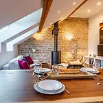 Sous Les Toits De Fleury Apartment