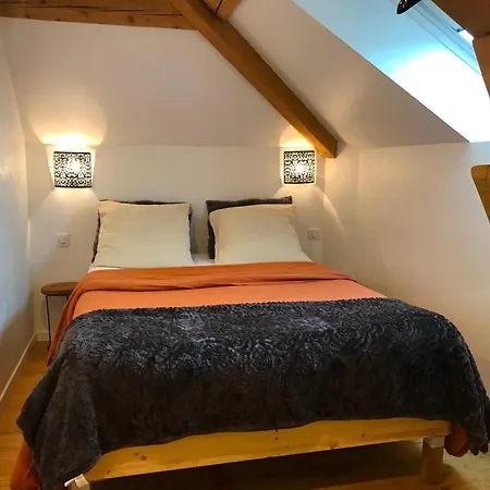Sous Les Toits De Fleury Apartment